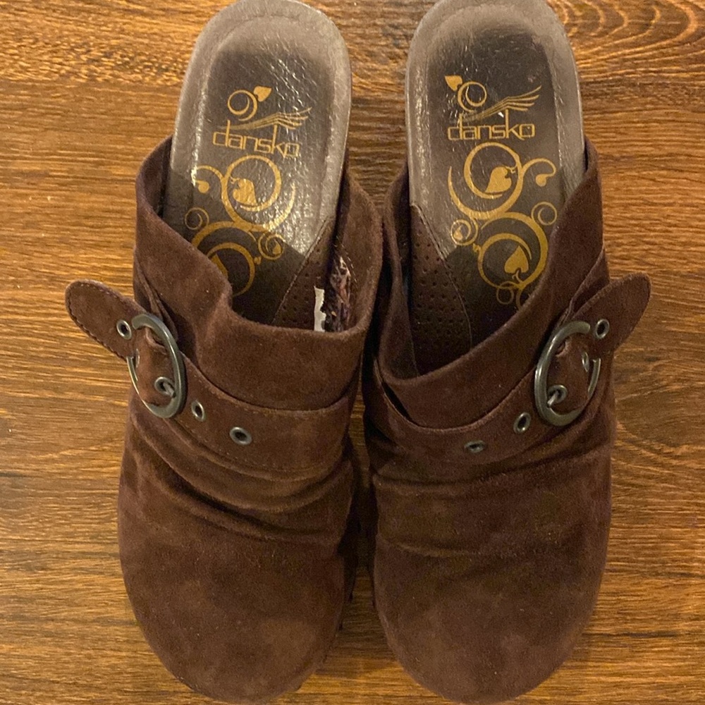 DANSKO Nadine Brown Suede Leather Studded Buckle Clogs Women’s 38/US7-7.5